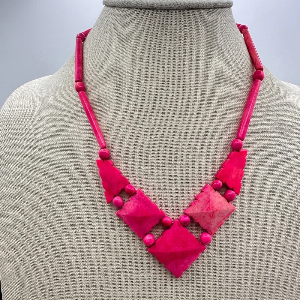 Vintage 80s Fuchsia Beaded Bib Necklace - Bold Statement Jewelry